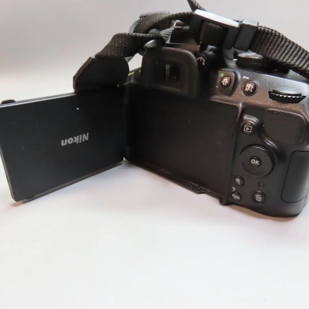 Nikon D5200 24.1MP DSLR Camera Body Only. Very Good‎ Condition